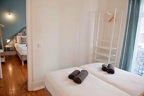 Her Majesty at Liverdade Avenue 1E