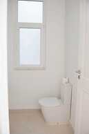 Her Majesty at Liverdade Avenue 1E