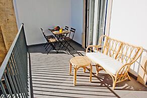 Her Majesty at Liverdade Avenue 1E