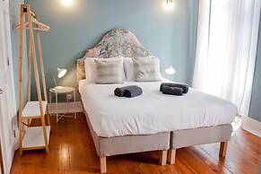 Her Majesty at Liverdade Avenue 1E