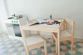 Her Majesty at Liverdade Avenue 1E