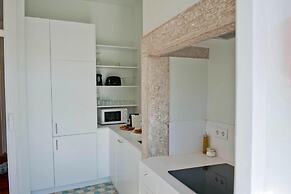 Her Majesty at Liverdade Avenue 1E