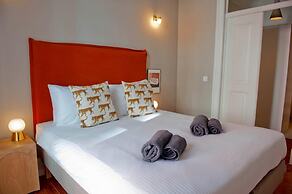 Her Majesty at Liverdade Avenue 1E