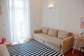 Her Majesty at Liverdade Avenue 1E