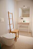 Her Majesty at Liverdade Avenue 1E