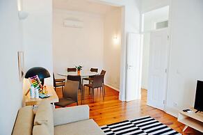 Her Majesty at Liverdade Avenue 1E