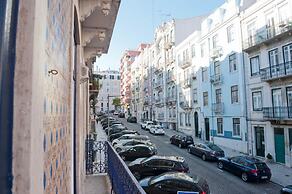 Her Majesty at Liverdade Avenue 1E