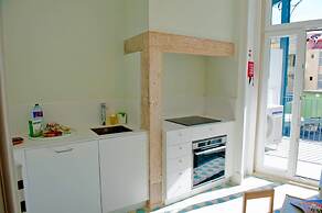 Her Majesty at Liverdade Avenue 1E