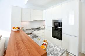 Under the Moon Apartment