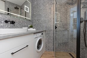 Pet-friendly Kasprzaka Studio by Renters