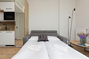 Pet-friendly Kasprzaka Studio by Renters