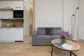 Pet-friendly Kasprzaka Studio by Renters