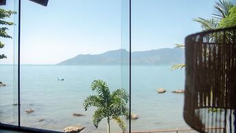 Casa Pé na Areia em frente à Ilhabela