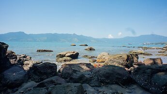Casa Pé na Areia em frente à Ilhabela