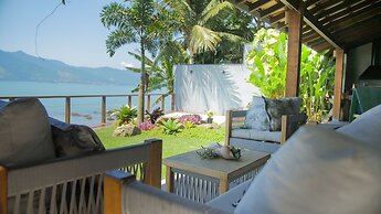 Casa Pé na Areia em frente à Ilhabela