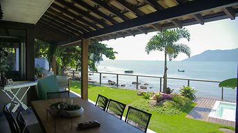 Casa Pé na Areia em frente à Ilhabela