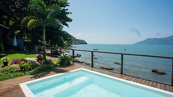 Casa Pé na Areia em frente à Ilhabela