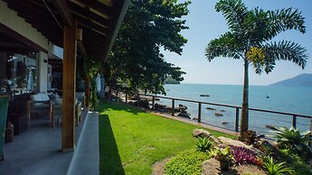 Casa Pé na Areia em frente à Ilhabela