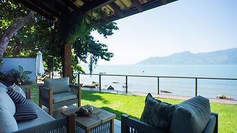 Casa Pé na Areia em frente à Ilhabela