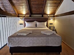 Mosaic Venetian Harbour Suites