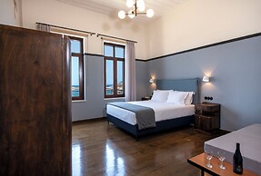 Mosaic Venetian Harbour Suites