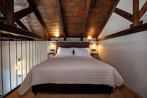 Mosaic Venetian Harbour Suites