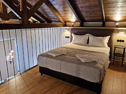 Mosaic Venetian Harbour Suites