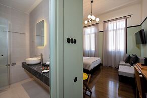 Mosaic Venetian Harbour Suites