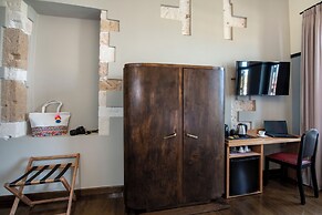 Mosaic Venetian Harbour Suites