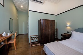 Mosaic Venetian Harbour Suites