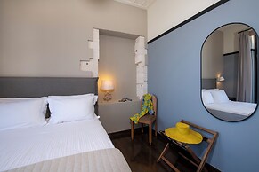 Mosaic Venetian Harbour Suites