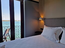 Mosaic Venetian Harbour Suites