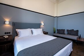 Mosaic Venetian Harbour Suites