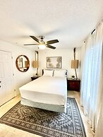 Emerald Hideaway 2 Bedroom Condo by RedAwning