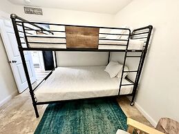 Emerald Hideaway 2 Bedroom Condo by RedAwning