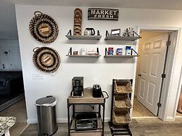 Emerald Hideaway 2 Bedroom Condo by RedAwning