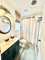 Emerald Hideaway 2 Bedroom Condo by RedAwning