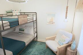 Emerald Hideaway 2 Bedroom Condo by RedAwning