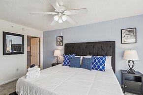 Recently renovated 2 bedroom/2 bath on 7th floor! by RedAwning