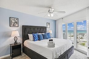 Recently renovated 2 bedroom/2 bath on 7th floor! by RedAwning