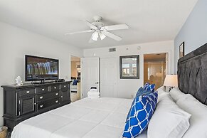 Recently renovated 2 bedroom/2 bath on 7th floor! by RedAwning