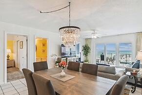 Recently renovated 2 bedroom/2 bath on 7th floor! by RedAwning