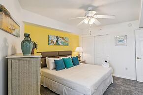 Recently renovated 2 bedroom/2 bath on 7th floor! by RedAwning