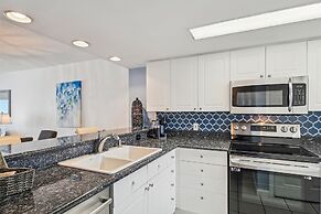 Recently renovated 2 bedroom/2 bath on 7th floor! by RedAwning