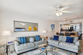 Recently renovated 2 bedroom/2 bath on 7th floor! by RedAwning