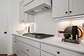 Sun-kissed At Desert Color 5 Bedroom Townhouse