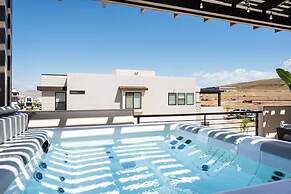 Sun-kissed At Desert Color 5 Bedroom Townhouse