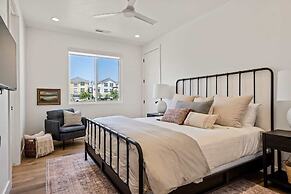 Sun-kissed At Desert Color 5 Bedroom Townhouse