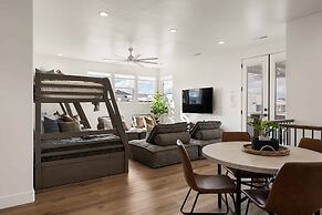 Sun-kissed At Desert Color 5 Bedroom Townhouse