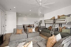 Sun-kissed At Desert Color 5 Bedroom Townhouse